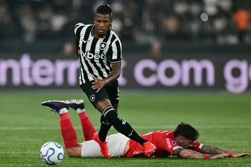 
				Danilo vira assunto após eliminação do Botafogo: 'Pior negócio'
			
			