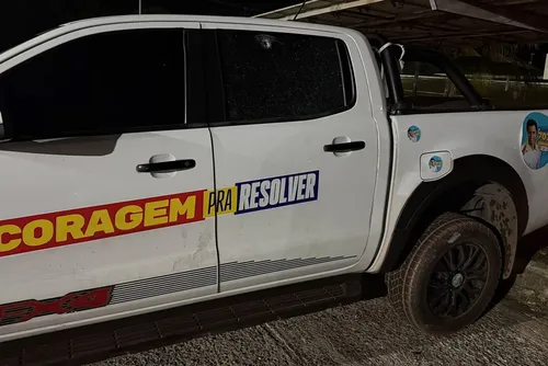 
				Deputado candidato à reeleição registra BO por atentado a tiros
			
			