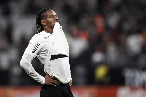 
				Diniz explica ausência de Carrillo e cobra Corinthians após derrota
			
			