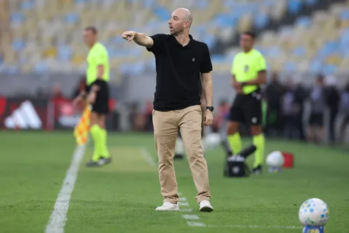 
				Discurso x realidade: Botafogo despenca, e momento pede urgência
			
			