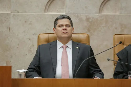 
				Entenda como funciona rito de impeachment contra ministros do STF no Senado
			
			