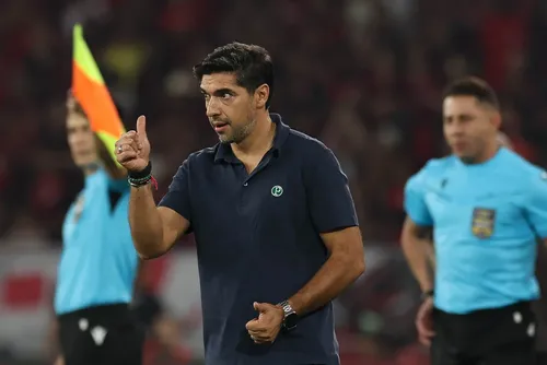 
				Escalação: Palmeiras encara LDU sem pilar, mas tem Abel e reforço
			
			