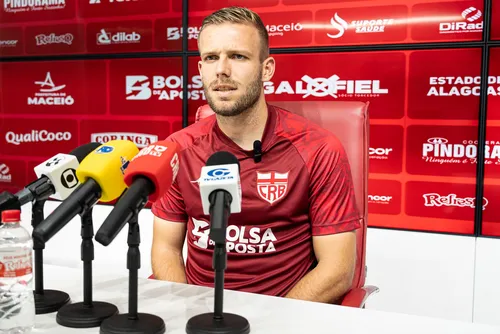
				Fábio Alemão mira reação na reta final da Série B: "Encarar como nove decisões"
			
			