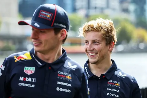 
				Hadjar segue fora por lesão; Lawson assume vaga ao lado de Verstappen
			
			