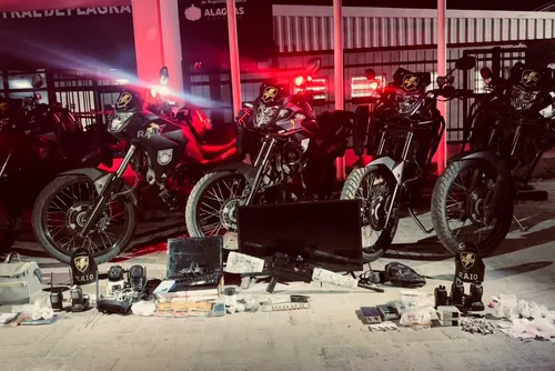 
				Homem é preso com arma artesanal, drogas e munições durante ação do Raio em Maceió
			
			