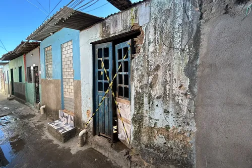 
				Incêndio toma conta de casa e mobiliza Bombeiros na Levada
			
			