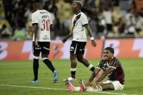 
				John Kennedy passa por cirurgia no joelho antes de decisão do Fluminense na Libertadores
			
			