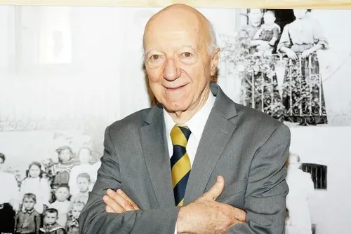 
				Jornalista esportivo Claudio Carsughi morre aos 93 anos
			
			