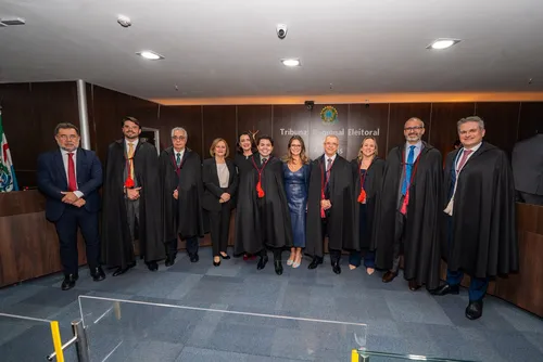 
				Juiz Hélio Pinheiro toma posse como desembargador eleitoral do TRE/AL
			
			