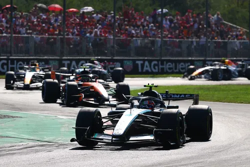 
				Kimi Antonelli vai da 19ª posição à vitória no GP da Itália pela F1 2026
			
			
