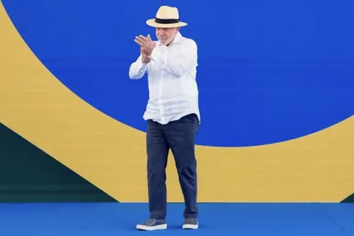 
				Lula destitui vice-líder e expõe medo de Ciro Gomes acabar reinado do PT no Ceará
			
			