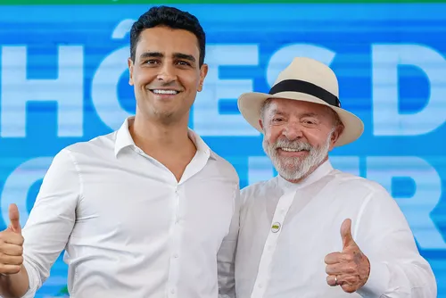 
				Lula retorna a Alagoas após dividir palco com Renan, Paulo e JHC; relembre como foi
			
			