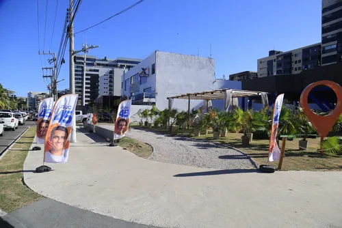 
				Apesar da concentração de endereços em áreas valorizadas, a localização dos comitês, por si só, não permite estabelecer uma relação direta com o comportamento do eleitor. Para a cientista política Luciana Santana, a escolha desses espaços não representa necessariamente uma estratégia voltada diretamente à conquista de votos.
			
			