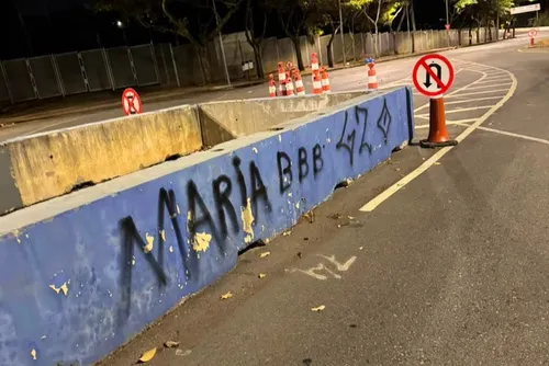 
				Mineirão é pichado com provocações de torcedores do Galo ao Cruzeiro
			
			