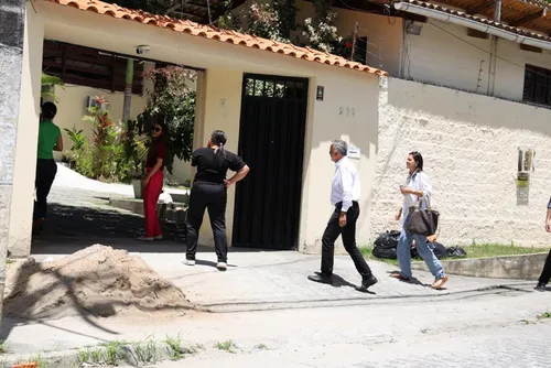 
				Fiscalização encontra irregularidades em abrigos para idosos; veja fotos e vídeo
			
			