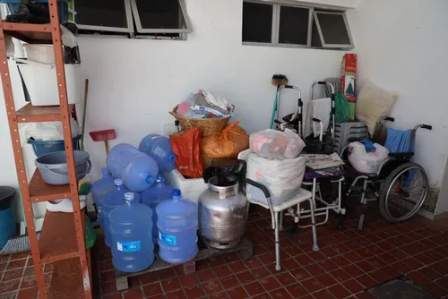 
				Fiscalização encontra irregularidades em abrigos para idosos; veja fotos e vídeo
			
			