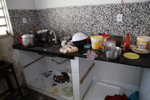 
				Fiscalização encontra irregularidades em abrigos para idosos; veja fotos e vídeo
			
			