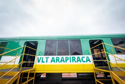 
				Ministro dos Transportes acompanha teste operacional do VLT de Arapiraca
			
			