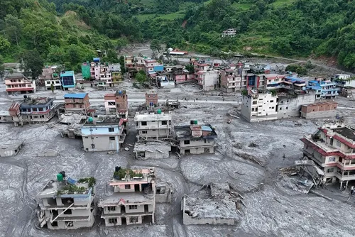 
				Nepal busca mais de 900 pessoas presas em túneis de hidrelétricas
			
			