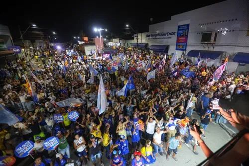 
				Olho d’Água das Flores recebe caravana de Renan com festa e multidão
			
			