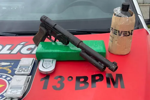 
				PM apreende drogas e arma artesanal em área de mata na Garça Torta
			
			