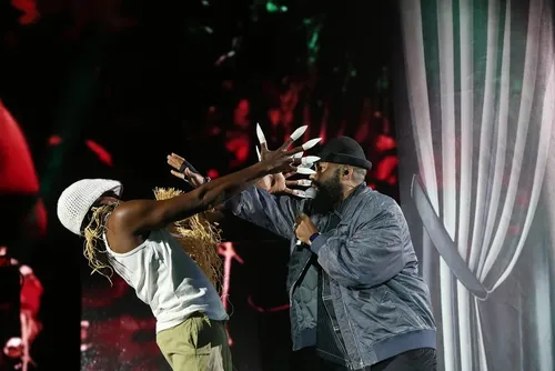 
				Público passa mal com spray lançado em show do Baiana System no Rock in Rio
			
			
