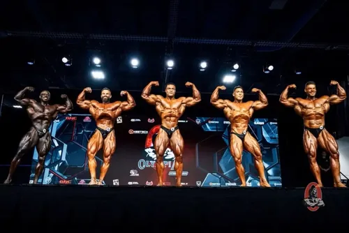
				Ramon Dino decepciona na defesa de título e fica em 3º lugar no Mr. Olympia
			
			