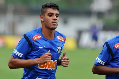 
				Santos avança e fica otimista pelo retorno de Emerson Palmieri
			
			