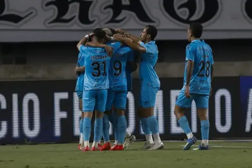 
				Santos perde titulares, mas pode ter reforços para clássico
			
			