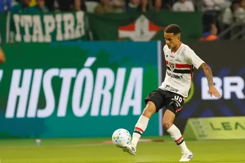 
				São Paulo perde titular para clássico contra o Santos pelo Brasileirão
			
			