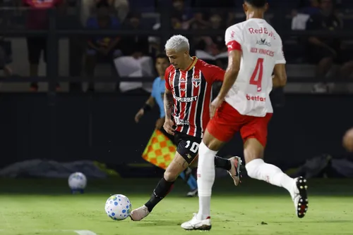 
				São Paulo x Bragantino: onde assistir, horário e prováveis escalações
			
			