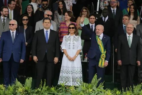 
				Sete de Setembro: Lula participa de desfile com Fachin, Alcolumbre e Motta
			
			