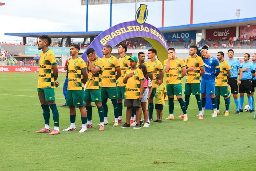 
				Técnico do Cuiabá levanta suspeita sobre surto de gastroenterite antes de enfrentar o CRB
			
			