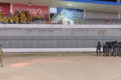 
				Torcedores do Sport são detidos após confronto com PMs no Rei Pelé
			
			