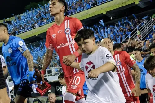 
				Vasco acerta a contratação do meia Alan Lescano, do Argentino Juniors
			
			