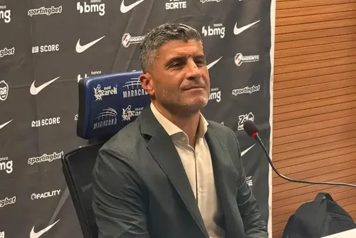 
				Vasco pode levar time alternativo para partida contra o Santa Fe
			
			