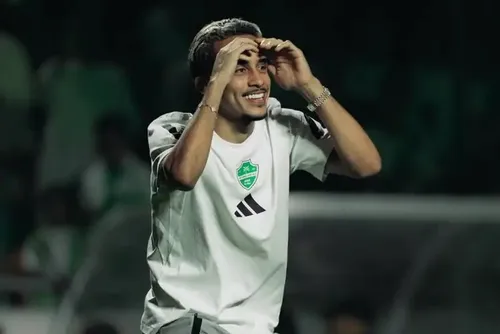 
				Vasco vive dia decisivo na janela de transferências e busca fechar com reforços
			
			