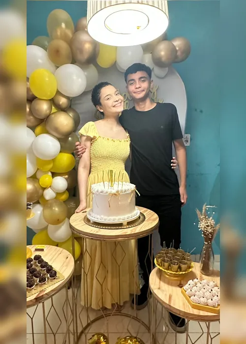 
				Depois de enfrentar 49 dias internada e complicações graves, Acsah viajou para Recife em julho deste ano para realizar um transplante de medula óssea. O doador foi o irmão, Asafh Machado, de 15 anos, que apresentou 100% de compatibilidade.
			
			