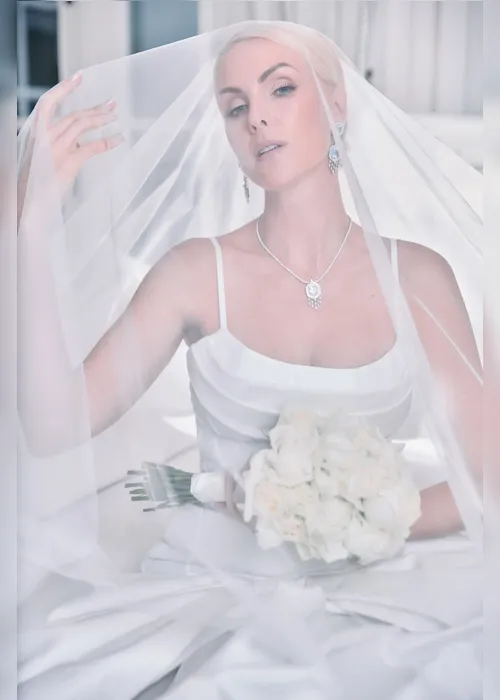 
				Ana Hickmann e Edu Guedes oficializam casamento em fazenda; veja fotos
			
			