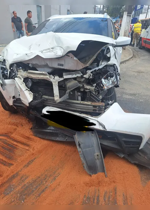 
				Duas mulheres ficaram feridas em colisão entre dois carros no Poço, em Maceió
			
			