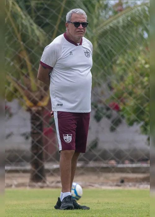 
				Ex-técnico do CRB, Hélio dos Anjos é condenado por ofensas a Ari Barros
			
			