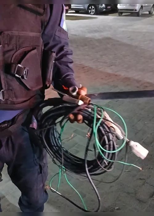 
				Guarda Municipal prende homem por furtar fios de estabelecimento no Farol
			
			