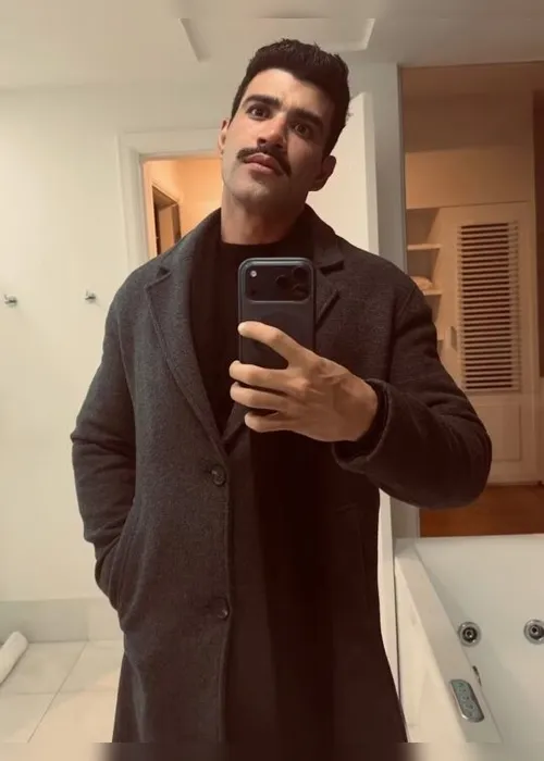 
				Gusttavo Lima muda o visual, aparece sem barba e surpreende fãs
			
			