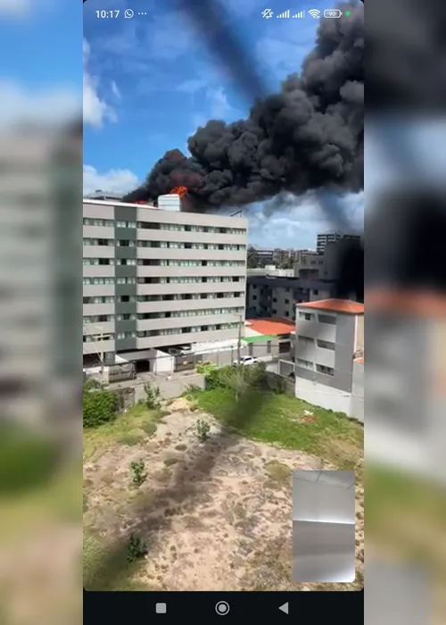 
				Incêndio atinge cobertura do Hotel Ritz Suítes em Cruz das Almas
			
			