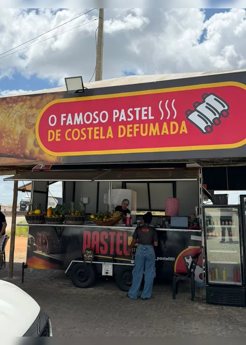 
				Pastel 101: o desvio na BR-101 que vale a pena fazer por uma costela defumada
			
			