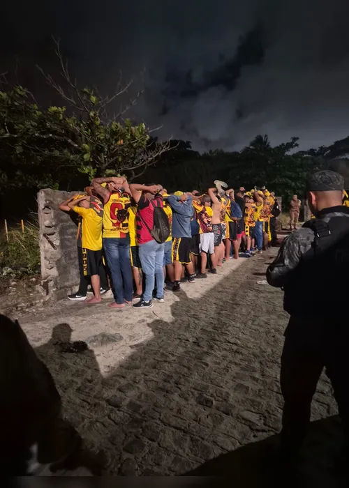
				Tiro de borracha, correria e fila na Central: veja confusão entre CRB e Sport
			
			