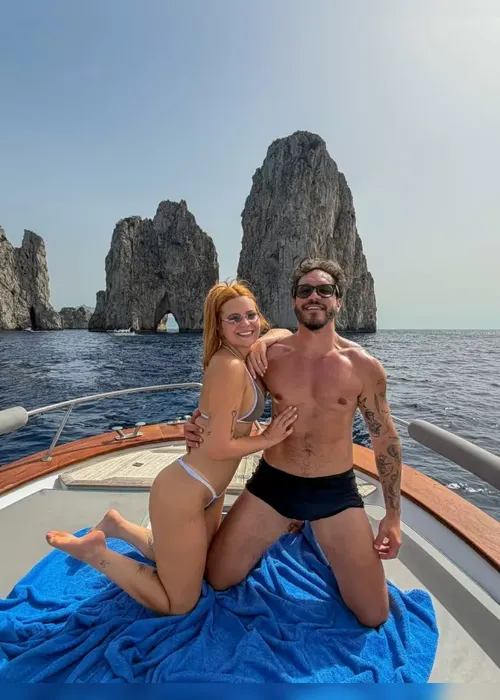 
				Viih Tube posa de biquíni em Capri e brinca: 'Não queria só mostrar bunda'
			
			