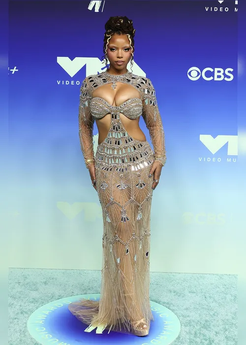 
				VMA 2026: All black e brilhos dominam os visuais no tapete vermelho
			
			