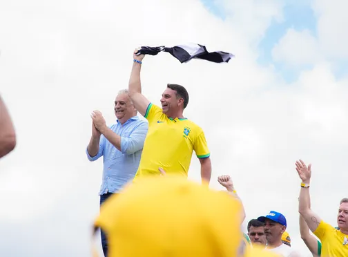 Em Arapiraca, Flávio desafia Lula para debate: “Temos que esfregar a verdade na cara dele”