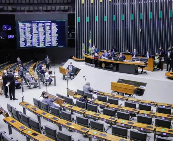 Câmara abre concurso com 66 vagas imediatas e salários acima de R$ 32 mil